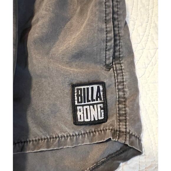 Billabong girls shorts
Gray
Sm size 10 - Picture 2 of 6